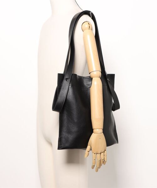 Jines（ジネス）の「カウレザー2デザインハンドル 薄マチA4トートバッグ【BEAURE/ヴュレ】（トートバッグ・レディース・シルバー/ブラック・フリー）」の21枚目の写真