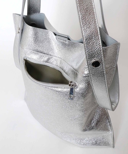 Jines（ジネス）の「カウレザー2デザインハンドル 薄マチA4トートバッグ【BEAURE/ヴュレ】（トートバッグ・レディース・シルバー/ブラック・フリー）」の15枚目の写真