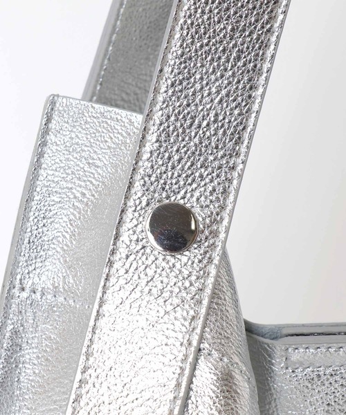 Jines（ジネス）の「カウレザー2デザインハンドル 薄マチA4トートバッグ【BEAURE/ヴュレ】（トートバッグ・レディース・シルバー/ブラック・フリー）」の16枚目の写真