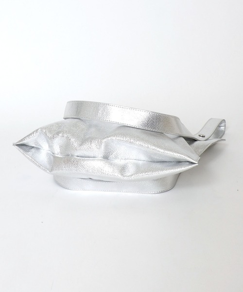 Jines（ジネス）の「カウレザー2デザインハンドル 薄マチA4トートバッグ【BEAURE/ヴュレ】（トートバッグ・レディース・シルバー/ブラック・フリー）」の13枚目の写真