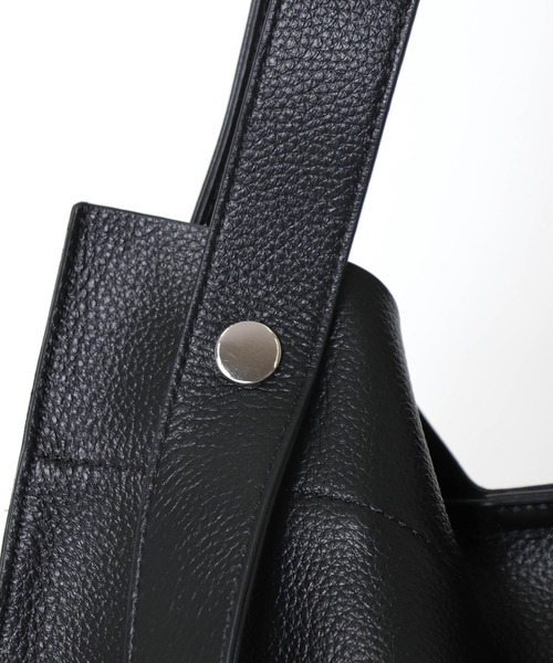 Jines（ジネス）の「カウレザー2デザインハンドル 薄マチA4トートバッグ【BEAURE/ヴュレ】（トートバッグ・レディース・シルバー/ブラック・フリー）」の19枚目の写真