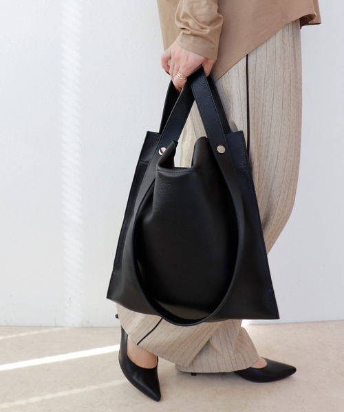 Jines（ジネス）の「カウレザー2デザインハンドル 薄マチA4トートバッグ【BEAURE/ヴュレ】（トートバッグ・レディース・シルバー/ブラック・フリー）」の22枚目の写真