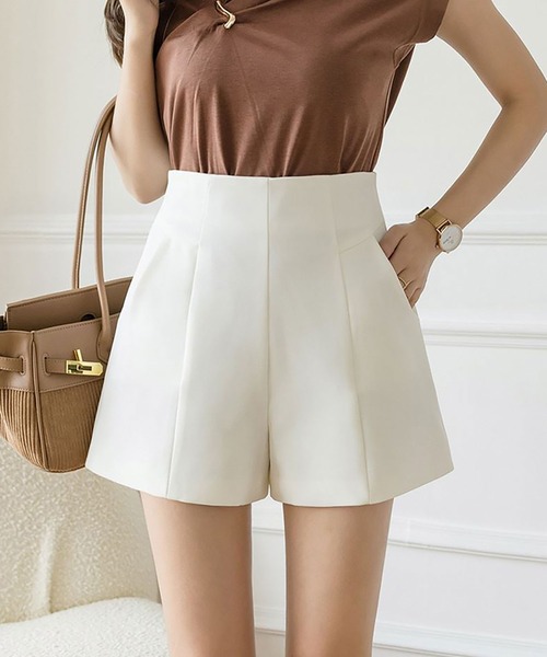 Asterellivi（アステレリビ）の「タック入りショートパンツ（その他パンツ・レディース・ブラック/ホワイト・S/M/L）」の3枚目の写真