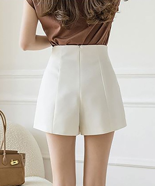 Asterellivi（アステレリビ）の「タック入りショートパンツ（その他パンツ・レディース・ブラック/ホワイト・S/M/L）」の6枚目の写真