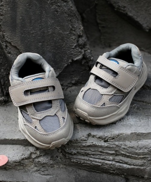 TOPSTAR(トップスター)の「KIDS TOPSTAR コンビカラーマジックテープキッズスニーカー(スニーカー・キッズ・グレー/ピンク/レディッシュグレー・30inch/28inch/31inch/29inch/24inch/26inch/27inch)」の2枚目の写真