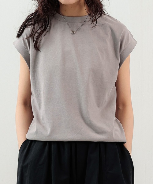 emesuelee(エメスーリー)の「汗じみ防止加工 表撥水 接触冷感 UV CUT ノースリーブカットソー(Tシャツ/カットソー・レディース・グレー/ブラック/アイボリー/ネイビー/イエロー/ベージュ・フリー)」の4枚目の写真