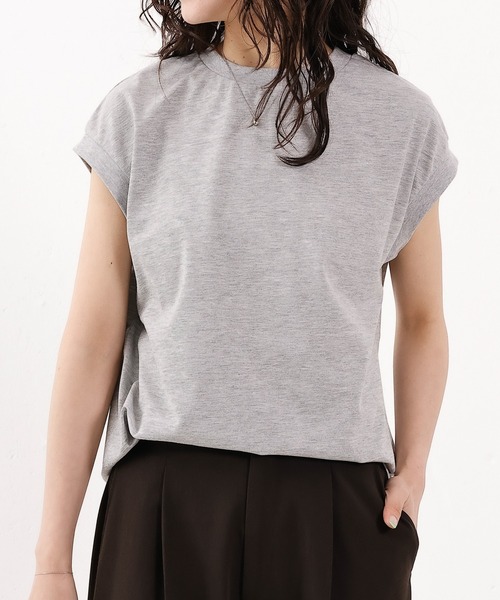 emesuelee(エメスーリー)の「汗じみ防止加工 表撥水 接触冷感 UV CUT ノースリーブカットソー(Tシャツ/カットソー・レディース・グレー/ブラック/アイボリー/ネイビー/イエロー/ベージュ・フリー)」の3枚目の写真