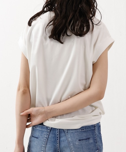 emesuelee(エメスーリー)の「汗じみ防止加工 表撥水 接触冷感 UV CUT ノースリーブカットソー(Tシャツ/カットソー・レディース・グレー/ブラック/アイボリー/ネイビー/イエロー/ベージュ・フリー)」の9枚目の写真