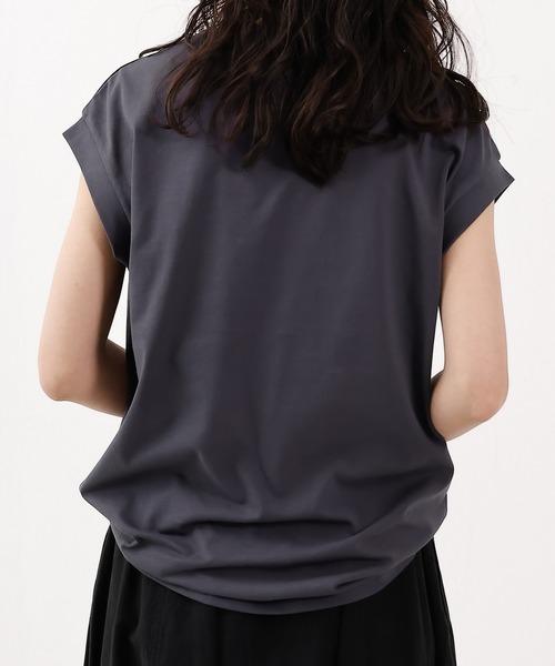 emesuelee(エメスーリー)の「汗じみ防止加工 表撥水 接触冷感 UV CUT ノースリーブカットソー(Tシャツ/カットソー・レディース・グレー/ブラック/アイボリー/ネイビー/イエロー/ベージュ・フリー)」の18枚目の写真