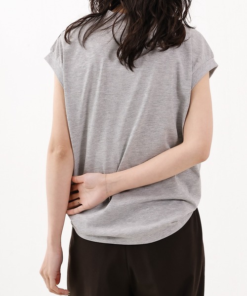 emesuelee(エメスーリー)の「汗じみ防止加工 表撥水 接触冷感 UV CUT ノースリーブカットソー(Tシャツ/カットソー・レディース・グレー/ブラック/アイボリー/ネイビー/イエロー/ベージュ・フリー)」の15枚目の写真