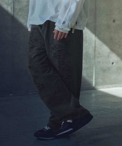 ADAM PATEK(アダムパテック)の「ADAMPATEK/pigment dyeing damage wide pants/ピグメント染ダメージワイドスウェットパンツ(AP2518013)(スウェットパンツ・レディース・ブラック・1/2)」の13枚目の写真