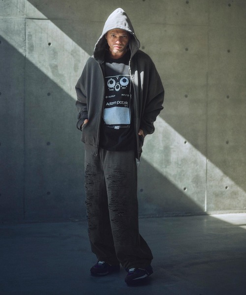 ADAM PATEK(アダムパテック)の「ADAMPATEK/pigment dyeing damage wide pants/ピグメント染ダメージワイドスウェットパンツ(AP2518013)(スウェットパンツ・レディース・ブラック・1/2)」の2枚目の写真