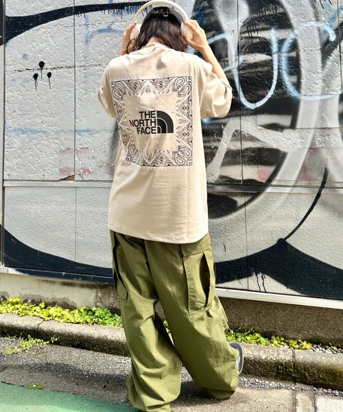 THE NORTH FACE(ザノースフェイス)の「THE NORTH FACE(ザ・ノースフェイス)/ビッグロゴ プリント バンダナ 半袖 Tシャツ/M'S BANDANA S/S R/TEE(Tシャツ/カットソー・レディース・オレンジ/ブラック/ホワイト/グレー/ピンク/ベージュ・M/L/XL/XXL)」の19枚目の写真