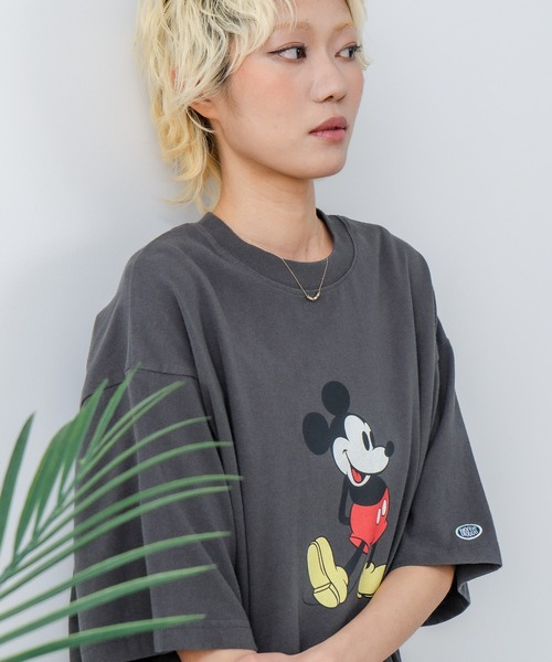 DISCUS(ディスカス)の「【DISCUS/ディスカス×Disney/ディズニー】グラフィックプリントTシャツ(Tシャツ/カットソー・レディース・ブラック系その他4/ブラック系その他2/ブラック系その他3/ホワイト系その他2/ホワイト系その他3/ホワイト系その他4/ブラック系その他/ホワイト系その他・MEDIUM/LARGE)」の6枚目の写真