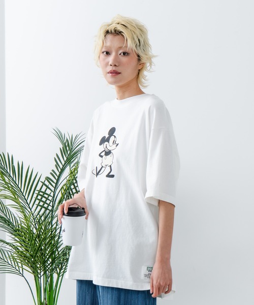 DISCUS(ディスカス)の「【DISCUS/ディスカス×Disney/ディズニー】グラフィックプリントTシャツ(Tシャツ/カットソー・レディース・ブラック系その他4/ブラック系その他2/ブラック系その他3/ホワイト系その他2/ホワイト系その他3/ホワイト系その他4/ブラック系その他/ホワイト系その他・MEDIUM/LARGE)」の21枚目の写真