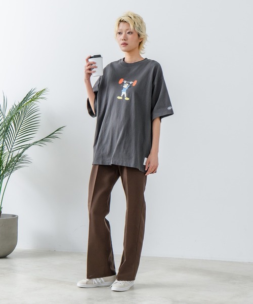 DISCUS(ディスカス)の「【DISCUS/ディスカス×Disney/ディズニー】グラフィックプリントTシャツ(Tシャツ/カットソー・レディース・ブラック系その他4/ブラック系その他2/ブラック系その他3/ホワイト系その他2/ホワイト系その他3/ホワイト系その他4/ブラック系その他/ホワイト系その他・MEDIUM/LARGE)」の12枚目の写真