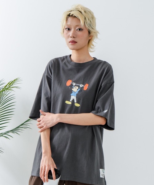 DISCUS(ディスカス)の「【DISCUS/ディスカス×Disney/ディズニー】グラフィックプリントTシャツ(Tシャツ/カットソー・レディース・ブラック系その他4/ブラック系その他2/ブラック系その他3/ホワイト系その他2/ホワイト系その他3/ホワイト系その他4/ブラック系その他/ホワイト系その他・MEDIUM/LARGE)」の10枚目の写真