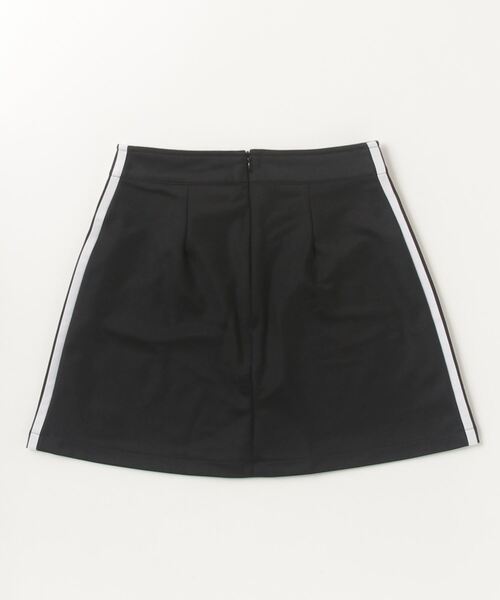 adidas(アディダス)の「adidas/アディダス アディカラー スリーストライプス ミニスカート(スカート・レディース・ブラック/ネイビー・SMALL/MEDIUM/LARGE)」の3枚目の写真