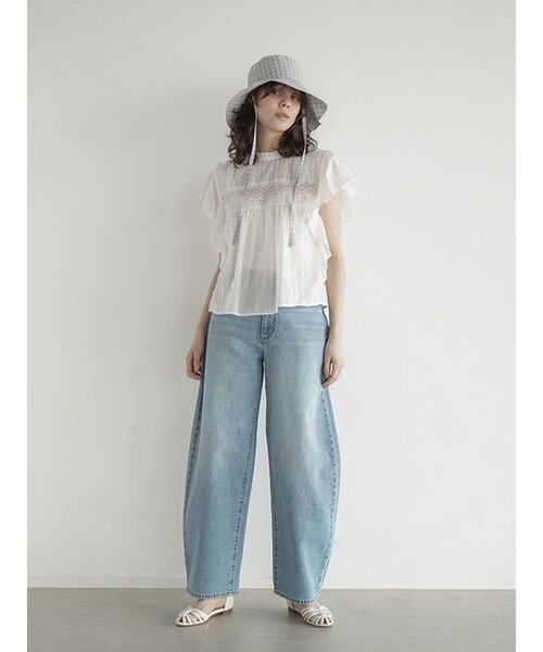 FIKA.(フィーカ)の「Cotton ruffle blouse(シャツ/ブラウス・レディース・オフホワイト/ブラック・MEDIUM)」の8枚目の写真