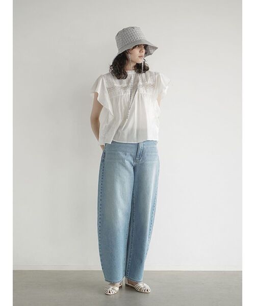FIKA.(フィーカ)の「Cotton ruffle blouse(シャツ/ブラウス・レディース・オフホワイト/ブラック・MEDIUM)」の9枚目の写真
