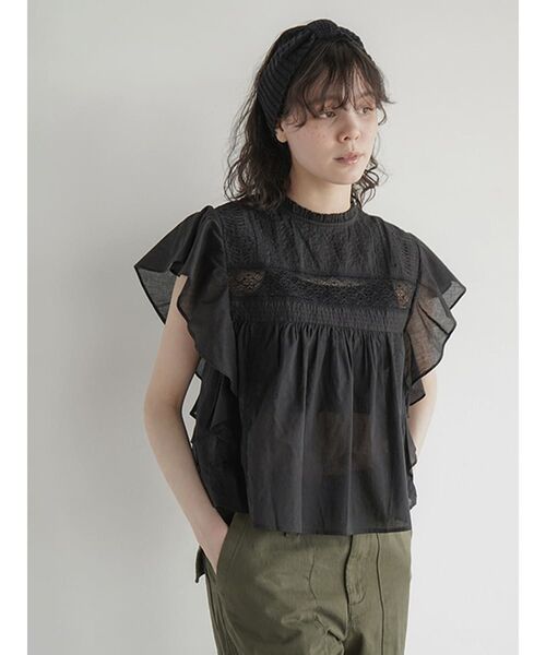 FIKA.(フィーカ)の「Cotton ruffle blouse(シャツ/ブラウス・レディース・オフホワイト/ブラック・MEDIUM)」の11枚目の写真
