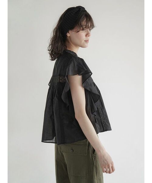 FIKA.(フィーカ)の「Cotton ruffle blouse(シャツ/ブラウス・レディース・オフホワイト/ブラック・MEDIUM)」の12枚目の写真