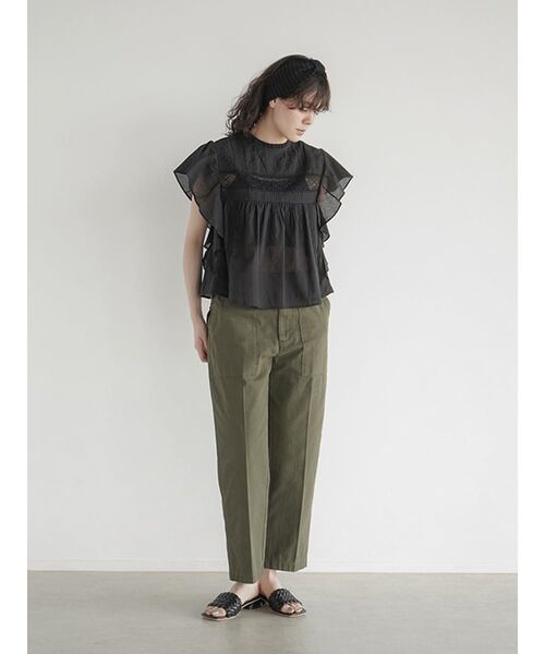 FIKA.(フィーカ)の「Cotton ruffle blouse(シャツ/ブラウス・レディース・オフホワイト/ブラック・MEDIUM)」の15枚目の写真
