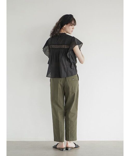 FIKA.(フィーカ)の「Cotton ruffle blouse(シャツ/ブラウス・レディース・オフホワイト/ブラック・MEDIUM)」の16枚目の写真