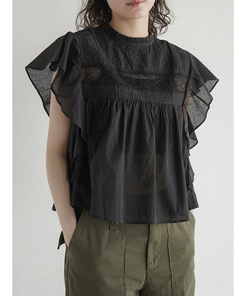 FIKA.(フィーカ)の「Cotton ruffle blouse(シャツ/ブラウス・レディース・オフホワイト/ブラック・MEDIUM)」の2枚目の写真