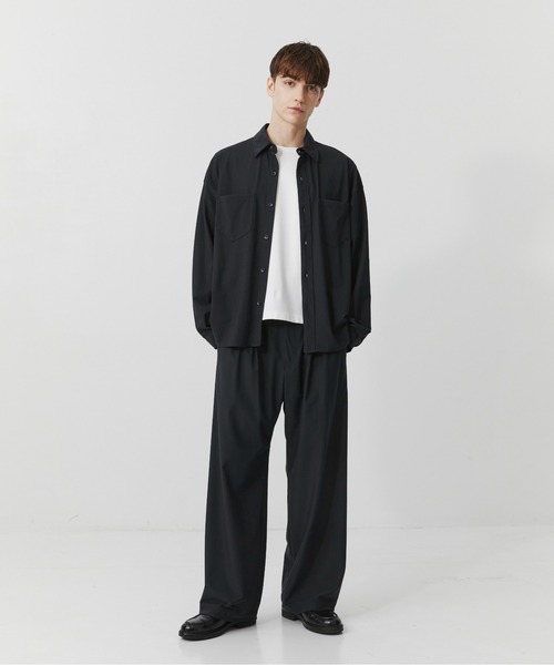 PUBLIC TOKYO（パブリックトウキョウ）の「Air tool lite cool リラックスロングスリーブシャツ  /ウォッシャブル/夏服/ストレッチ/伸縮性/通気性/防シワ性/UVカット/セットアップ（シャツ/ブラウス・メンズ・ブラック/オリーブ/ダークブラウン/ダークグレー・1/2）」の5枚目の写真