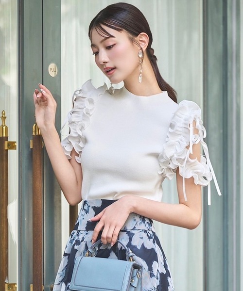 SWINGLE（スウィングル）の「プリーツフリルフリルニットプルオーバー（ニット/セーター・レディース・ピンク/ブラック/オフホワイト・FREE）」の2枚目の写真