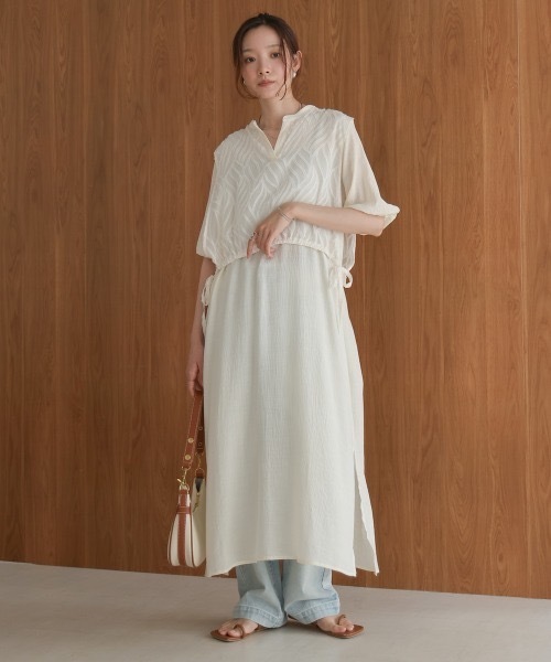Bab(バブ)の「【S・Mサイズ展開】レイヤード風サイドスリットワンピース(ワンピース・レディース・アイボリー/ベージュ・MEDIUM/SMALL)」の3枚目の写真