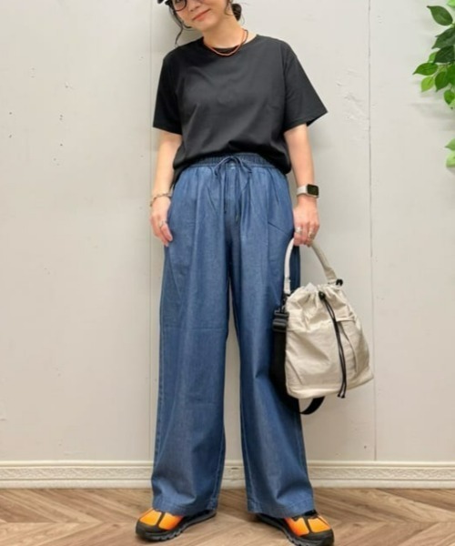 Right-on（ライトオン）の「【店頭で人気】【HONEYSUCKLE ROSE】ライトオンスワイドデニムイージーパンツ(サラサラ/軽量/ウエストゴム)（その他パンツ・レディース・サックスブルー/ブルー・M/L）」の12枚目の写真