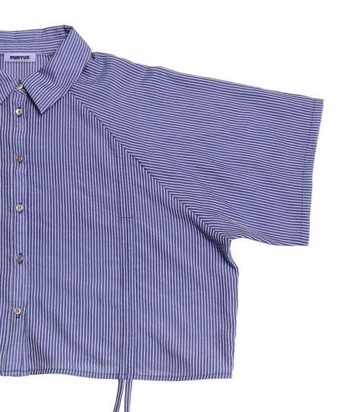 PUNYUS(プニュズ)の「クロップド丈ドロストストライプシャツ(シャツ/ブラウス・レディース・ネイビー/アイボリー/グリーン・3/2/1/4)」の22枚目の写真