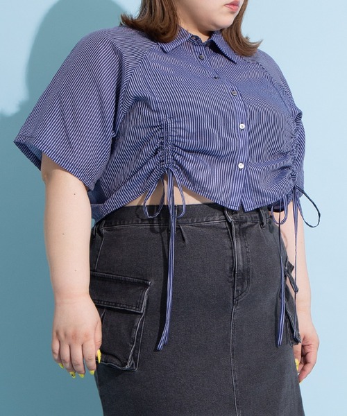 PUNYUS(プニュズ)の「クロップド丈ドロストストライプシャツ(シャツ/ブラウス・レディース・ネイビー/アイボリー/グリーン・3/2/1/4)」の16枚目の写真