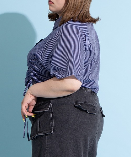 PUNYUS(プニュズ)の「クロップド丈ドロストストライプシャツ(シャツ/ブラウス・レディース・ネイビー/アイボリー/グリーン・3/2/1/4)」の17枚目の写真