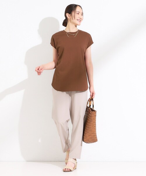 SHOO・LA・RUE(シューラルー)の「【S-LL/汗ジミ軽減/ひんやり/UV】インせず着られる フレンチスリーブTシャツ(Tシャツ/カットソー・レディース・ブラウン系/チャコールグレー/ホワイト/ライトブルー・01/04/03/02)」の7枚目の写真