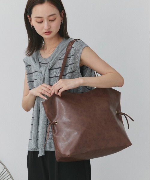 ad thie(アドティエ)の「ベーシック ビッグトートバッグ(トートバッグ・レディース・ブラウン/アイボリー/ブラック・FREE)」の11枚目の写真
