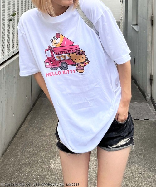 4GEEKS BY SPIRALGIRL（フォーギークスバイスパイラルガール）の「【Sanrio characters/サンリオキャラクターズ】ハローキティスーベニアTシャツ（Tシャツ/カットソー・レディース・ホワイト系/ホワイト・FREE）」の6枚目の写真