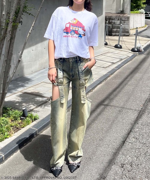 4GEEKS BY SPIRALGIRL（フォーギークスバイスパイラルガール）の「【Sanrio characters/サンリオキャラクターズ】ハローキティスーベニアTシャツ（Tシャツ/カットソー・レディース・ホワイト系/ホワイト・FREE）」の5枚目の写真