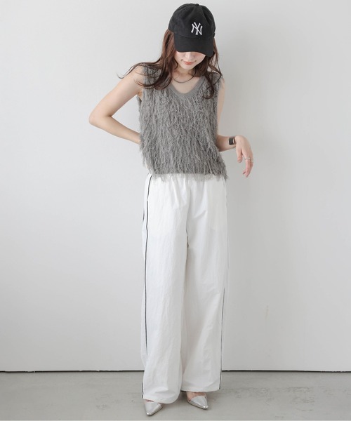 AMELY(エミリー)の「ループフリンジベスト(ベスト・レディース・ブラウン/グレー/ブラック/アイボリー・フリー)」の5枚目の写真