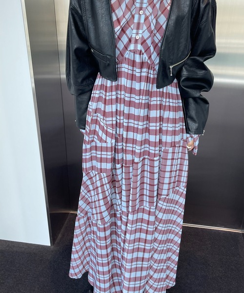 Ameri（アメリ）の「IRREGULAR PLAID PATTERN DRESS（ワンピース・レディース・サックスブルー/ブラウン・SMALL/MEDIUM）」の9枚目の写真