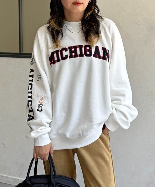 CPCM(シーピーシーエム)の「落書き刺繍カレッジロゴスウェット(Tシャツ/カットソー・レディース・ブラック/アイボリー/ホワイト/ネイビー・MEDIUM/LARGE)」の1枚目の写真