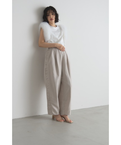 &. NOSTALGIA(アンドドットノスタルジア)の「サイドギャザーワイドパンツ(デニムパンツ・レディース・ブラック/グレイッシュベージュ・M)」の6枚目の写真