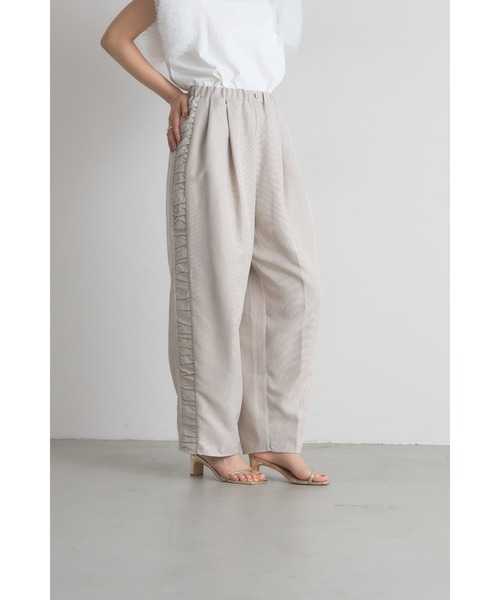 &. NOSTALGIA(アンドドットノスタルジア)の「サイドギャザーワイドパンツ(デニムパンツ・レディース・ブラック/グレイッシュベージュ・M)」の11枚目の写真