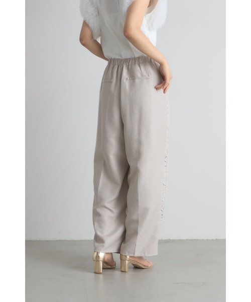 &. NOSTALGIA(アンドドットノスタルジア)の「サイドギャザーワイドパンツ(デニムパンツ・レディース・ブラック/グレイッシュベージュ・M)」の12枚目の写真