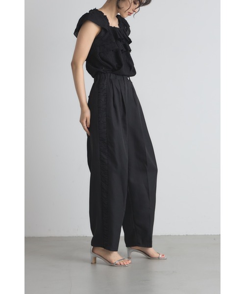 &. NOSTALGIA(アンドドットノスタルジア)の「サイドギャザーワイドパンツ(デニムパンツ・レディース・ブラック/グレイッシュベージュ・M)」の15枚目の写真