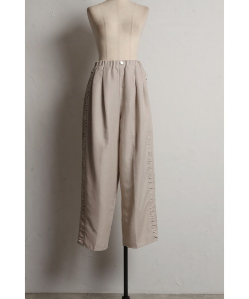 &. NOSTALGIA(アンドドットノスタルジア)の「サイドギャザーワイドパンツ(デニムパンツ・レディース・ブラック/グレイッシュベージュ・M)」の18枚目の写真