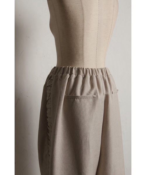 &. NOSTALGIA(アンドドットノスタルジア)の「サイドギャザーワイドパンツ(デニムパンツ・レディース・ブラック/グレイッシュベージュ・M)」の21枚目の写真