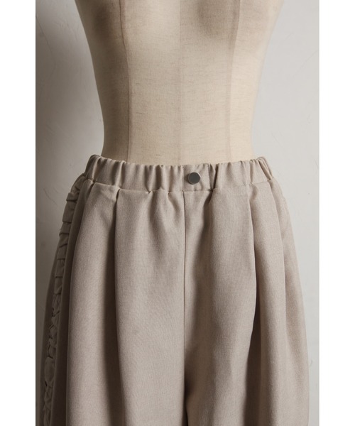 &. NOSTALGIA(アンドドットノスタルジア)の「サイドギャザーワイドパンツ(デニムパンツ・レディース・ブラック/グレイッシュベージュ・M)」の22枚目の写真